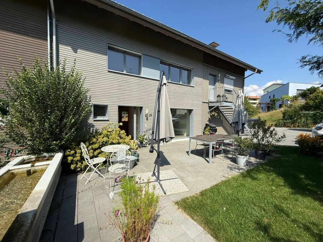 Modernes Generationenhaus mit einer 5.5-Zimmerwohnungen und einer 2.5-Zimmerwohnung Modernes Generationenhaus mit einer 5.5-Zimmerwohnungen und einer 2.5-Zimmerwohnung