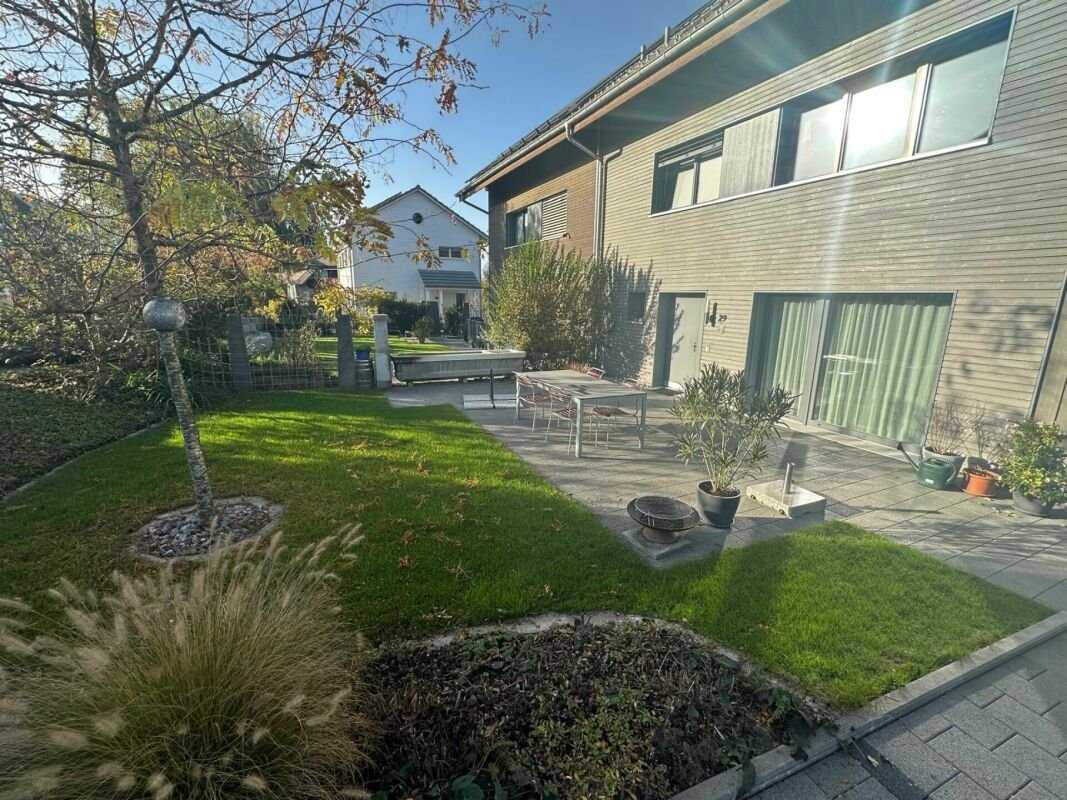 Modernes 5.5-Zimmer Doppeleinfamilienhaus mit sep. 2.5-Zimmer Einliegerwohnung Modernes 5.5-Zimmer Doppeleinfamilienhaus mit sep. 2.5-Zimmer Einliegerwohnung